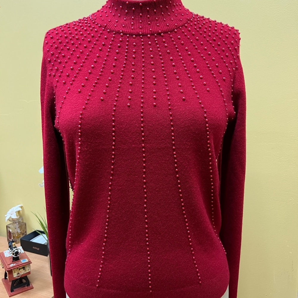 Red turtlenecks sweater